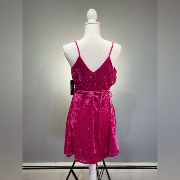 SALE! Pink Lulu’s Velour Wrap Dress Size M NWTLE - Picture 2 of 5